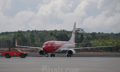 Pesawat Kepresidenan Mendarat Perdana di Bandara IKN