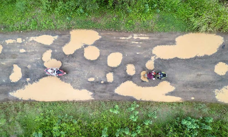 Jalan Provinsi di Jambi Rusak Parah