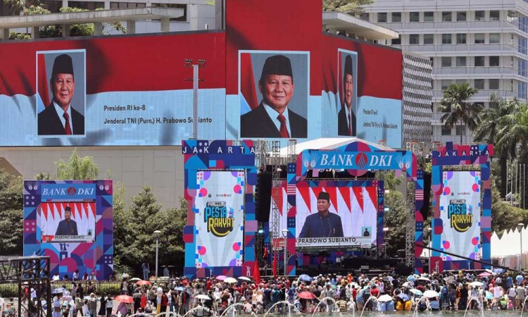 Sambut Pelantikan Prabowo-Griban, Ribuan Warga Padati Kawasan Bundaran HI