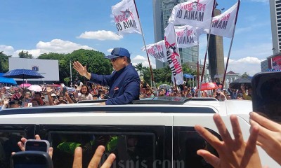 Presiden Prabowo Sapa Warga Saat Menuju Istana Negara