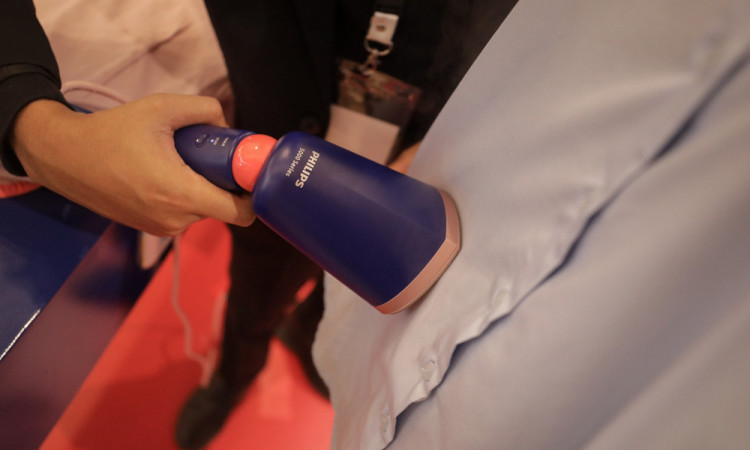 Dukung Desainer dan Pecinta Fashion, Philips Luncurkan Handheld Steamer 5000 Series