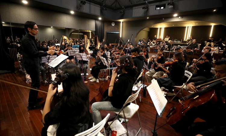 Kolaborasi Addie MS Bersama LMO Dalam Orkestra A Million Lights