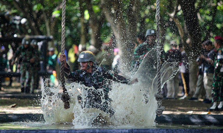 Ketangkasan Halang Rintang Korps Marinir