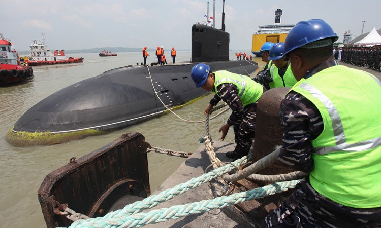 Kunjungan Kapal Selam Rusia di Surabaya