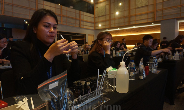 Pelaku Industri Parfum Berbagi Ilmu Pada The Timeless Journey 2024