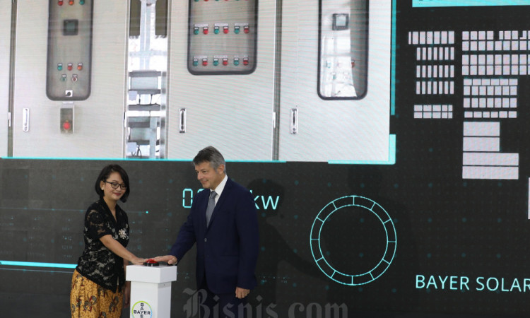 Peresmian PLTS atap pabrik Bayer Indonesia