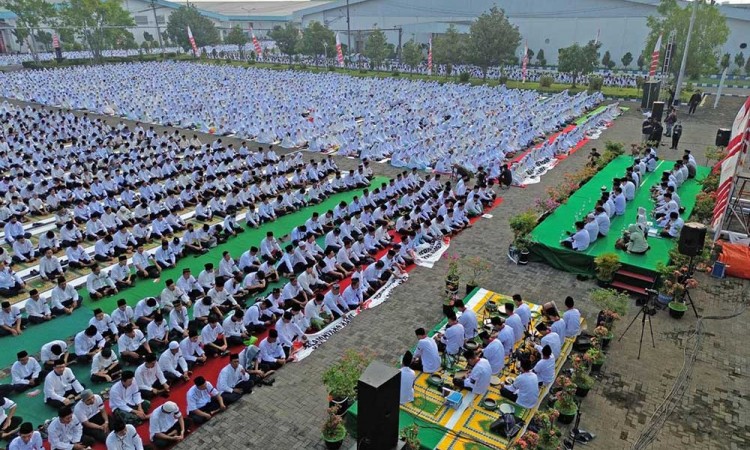 Manajemen dan Keluarga Besar PT Sri Rejeki Isman Tbk. (SRITEX) Gelar Istigasah Akbar