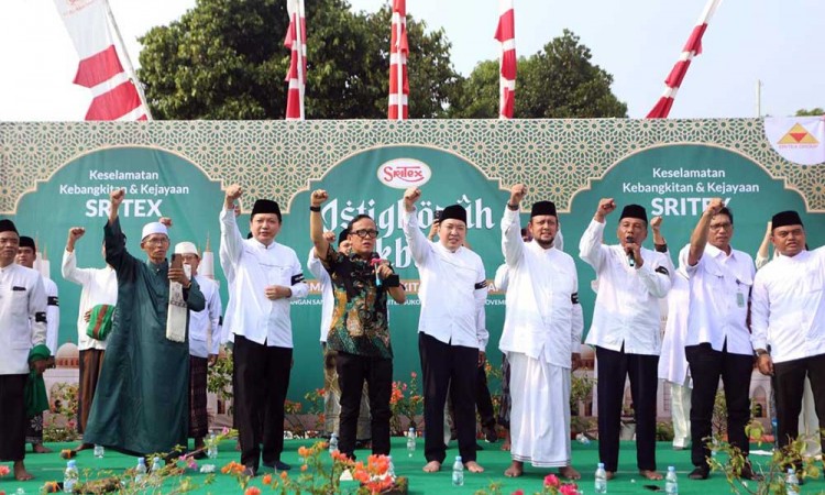 Manajemen dan Keluarga Besar PT Sri Rejeki Isman Tbk. (SRITEX) Gelar Istigasah Akbar