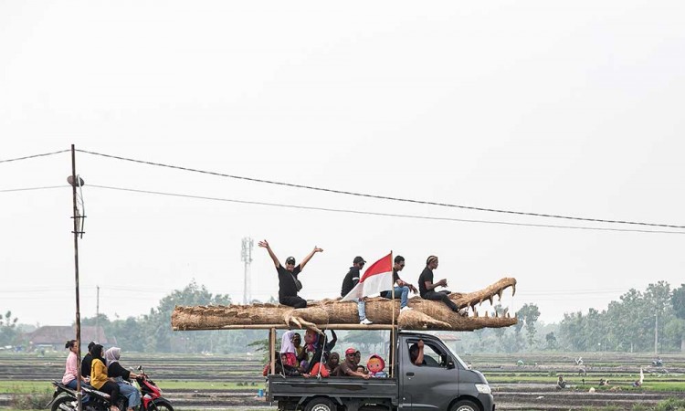 Kirab Festival Jerami Purba di Sangiran Jawa Tengah