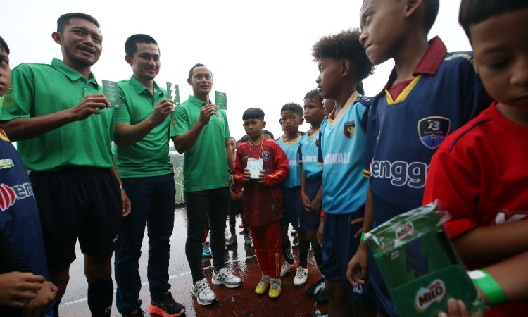 Peluncuran MILO Kartu Petir, Panduan Keselamatan Bagi Wasit dalam Memimpin Pertandingan Agar Tetap Aman Saat Hujan