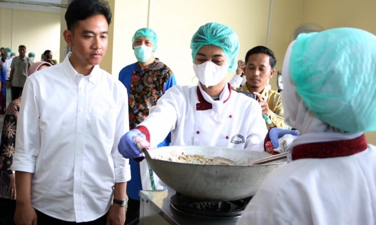 Wapres Tinjau Uji Coba Makan Bergizi Gratis Di Tangerang