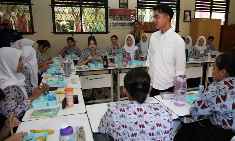 Wapres Tinjau Uji Coba Makan Bergizi Gratis Di Tangerang