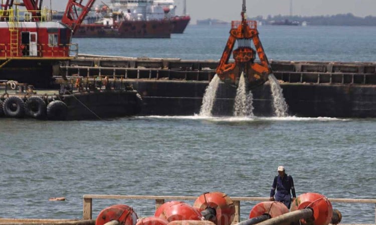 Persiapan Pemindahan Dermaga Kapal Pelni