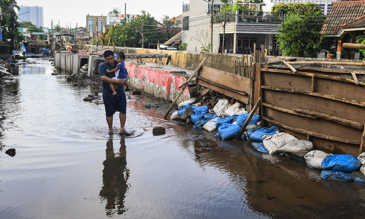 Proyek Tanggul Kali Jebol Sebabkan Banjir Di Tangsel