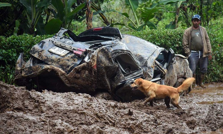 Tim SAR Gabungan Evakuasi Korban Tanah Longsor di Karo Sumatra Utara