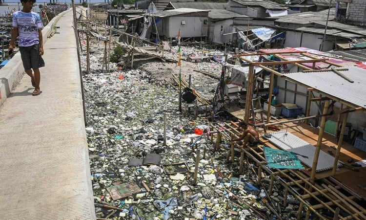 Kampung Dadap di Tangerang Dipenuhi Sampah