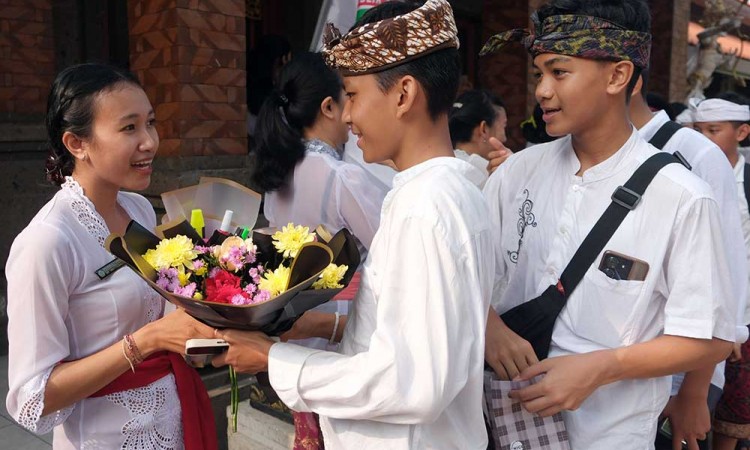 Perayaan Peringatan Hari Guru di Bali