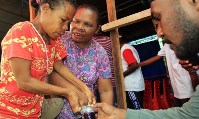 Penyandang Disabilitas Mencoblos Pilkada di Jayapura