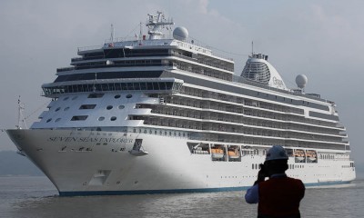 Kapal Pesiar Seven Seas Explorer Singgah Di Surabaya