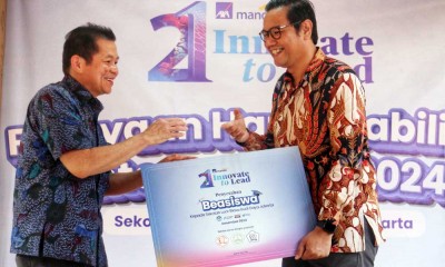 AXA Mandiri Serahkan Donasi Untuk Sekolah Luar Biasa