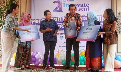 AXA Mandiri Serahkan Donasi Untuk Sekolah Luar Biasa