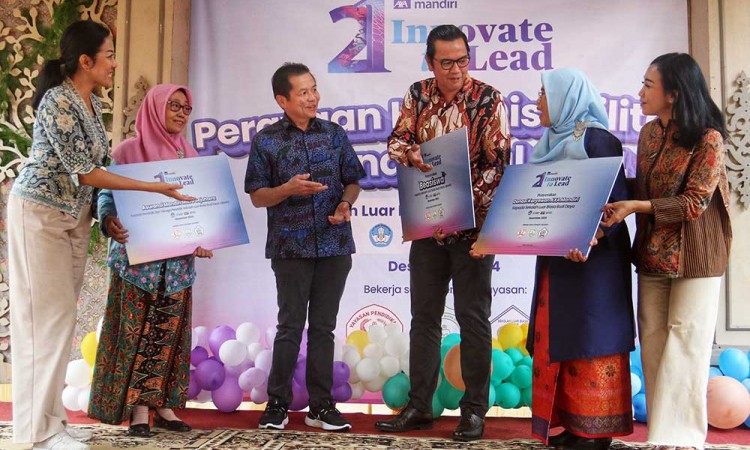 AXA Mandiri Serahkan Donasi Untuk Sekolah Luar Biasa