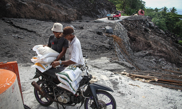 Penyaluran Bantuan Beras Pemerintah Di Kepulauan Sitaro