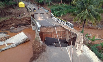 Jembatan Akses Wisata Menuju Geopark Ciletuh Terputus