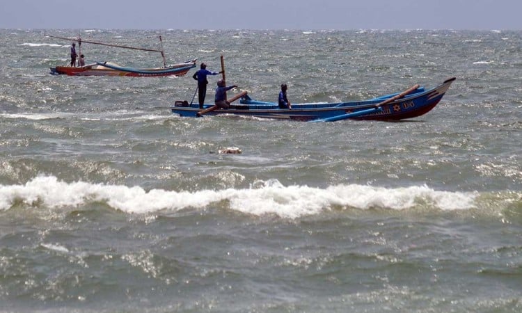 Peringatan Dini Gelombang Tinggi Hingga Empat Meter di Perairan Selatan Bali