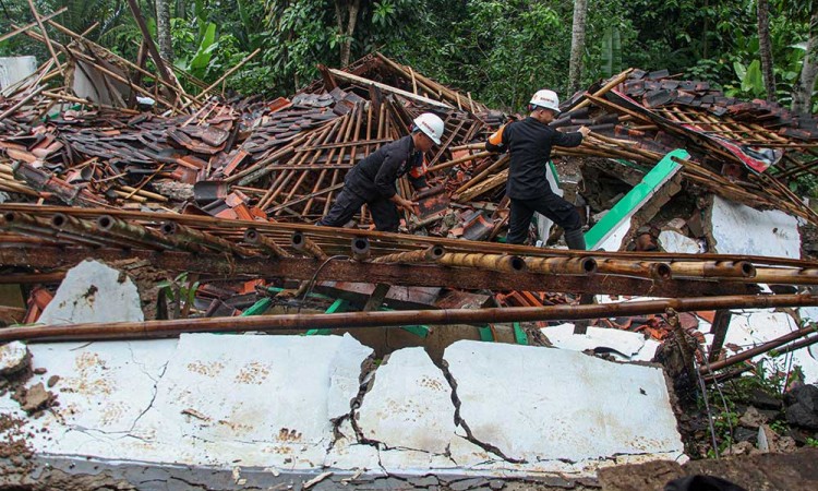 Puluhan Rumah di Sukabumi Rusak Akibat Bencana Pergerakan Tanah