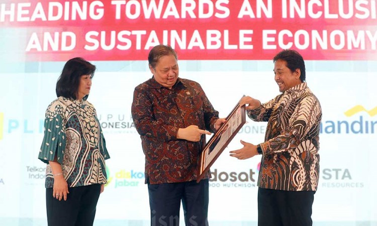 Airlangga Hartarto Buka Acara Bisnis Indonesia Economic Outlook 2025