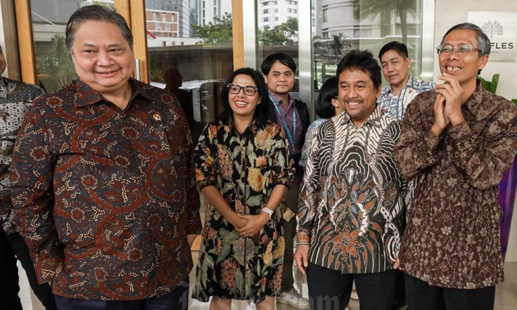 Airlangga Hartarto Buka Acara Bisnis Indonesia Economic Outlook 2025