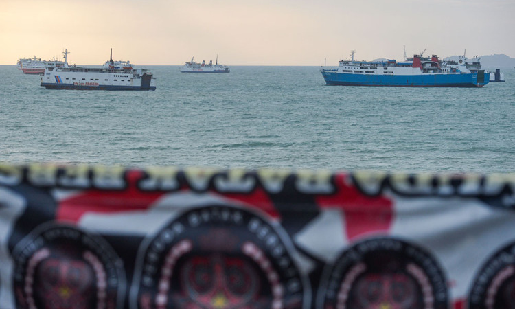 Persiapan Armada Kapal Di Pelabuhan Merak-Bakauheni