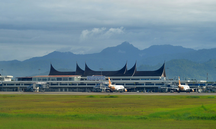 Jumlah Penumpang Angkutan Udara Turun Di Bandara Minangkabau