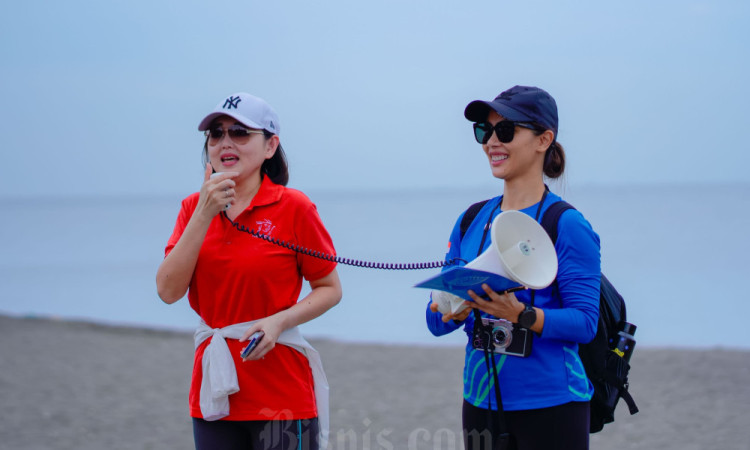 Prudential Indonesia Gelar Aksi Bersih-Bersih Pantai