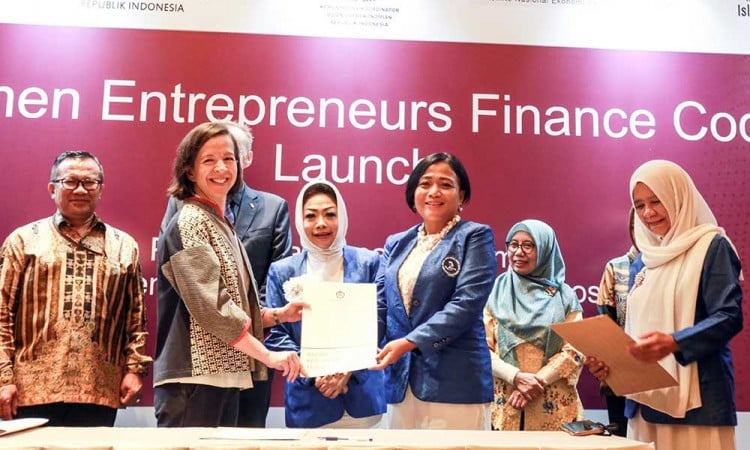 IWAPI Tanda Tangani Komitmen dalam Peluncuran Women Entrepreneurs Finance Code