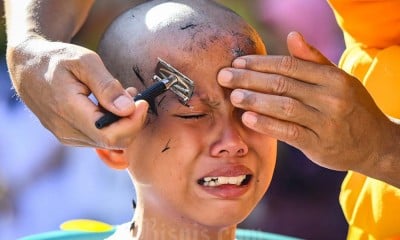 Ritual Potong Rambut Calon Bikkhu