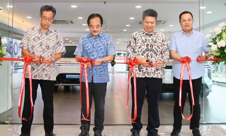 Maxus Buka Diler Pertama di Indonesia