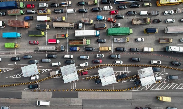 Arus Kendaraan Pada Libur Natal Di Tol Tangerang-Merak