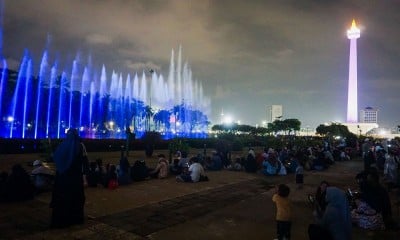 Pertunjukan Air Mancur Menari Di Kawasan Monas