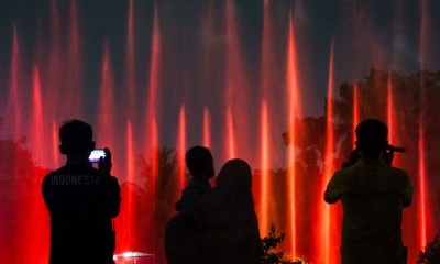 Pertunjukan Air Mancur Menari Di Kawasan Monas