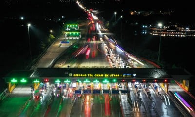 Arus Kendaraan Di Gerbang Tol Cikampek Utama