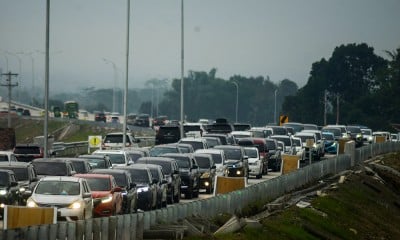 Arus Lalu Lintas Di Gerbang Tol Prambanan