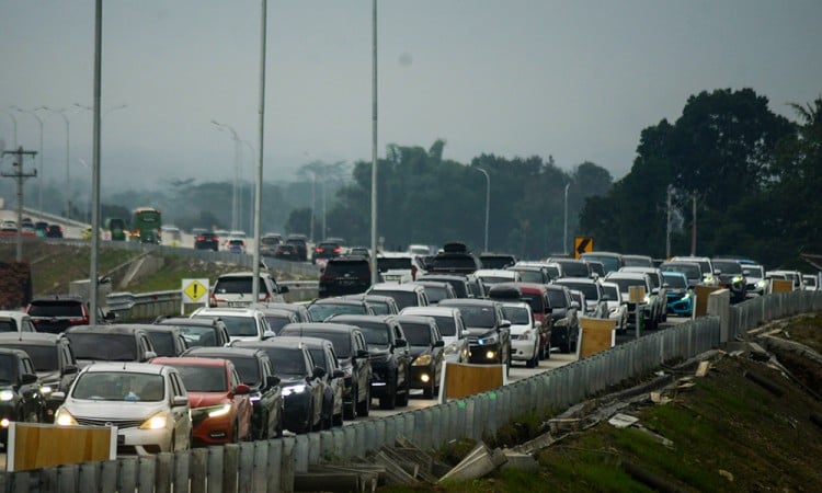 Arus Lalu Lintas Di Gerbang Tol Prambanan