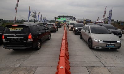 Arus Lalu Lintas Di Gerbang Tol Prambanan