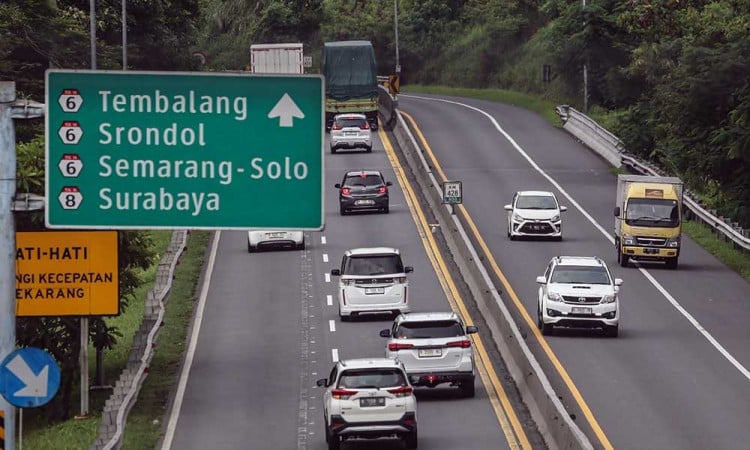 Jasa Marga Mencatat Adanya Lonjakan Kendaraan di Sejumlah Ruas Jalan Tol Trans Jawa