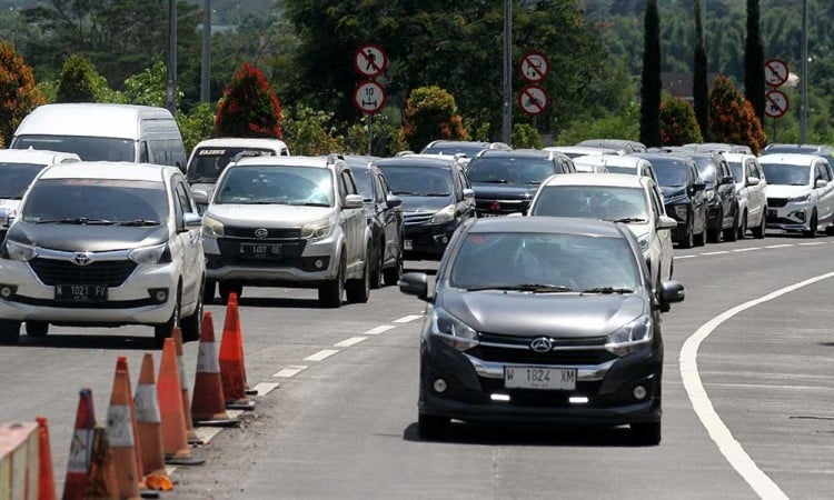 Kepadatan di Jalan Tol Malang-Pandaan Saat Libur Natal dan Tahun Baru