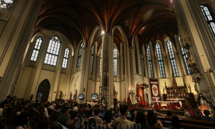 Suasana Ibadah Misa Natal di Gereja Katedral Jakarta