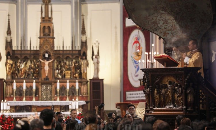 Suasana Ibadah Misa Natal di Gereja Katedral Jakarta