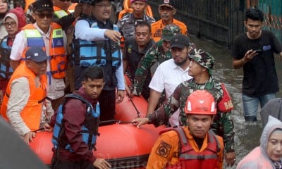 Mensos Syaifullah Yusuf Kunjungi Korban Banjir Makassar